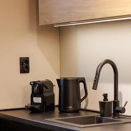 T & T - 2 Bedrooms *