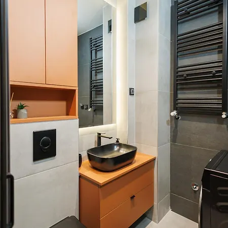 T & T - 2 Bedrooms *