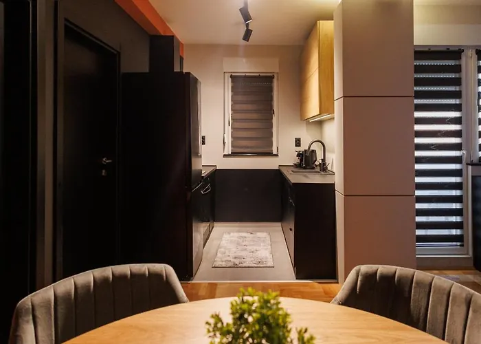 T & T - 2 Bedrooms *