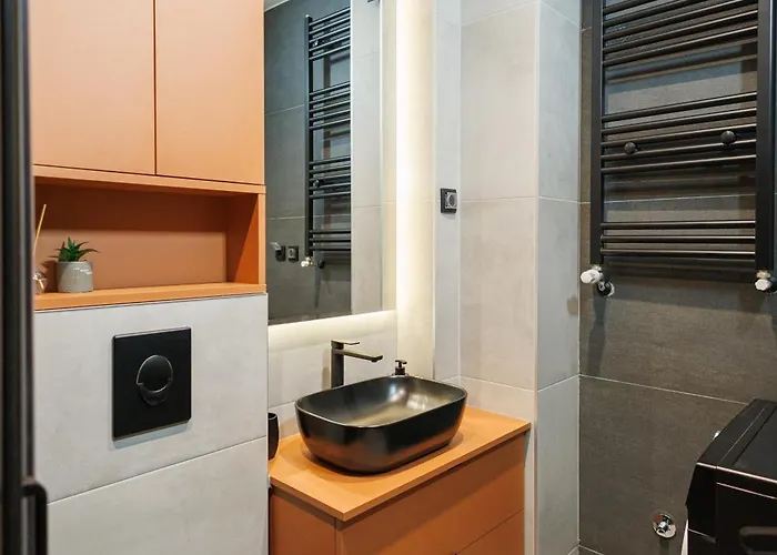 T & T - 2 Bedrooms *