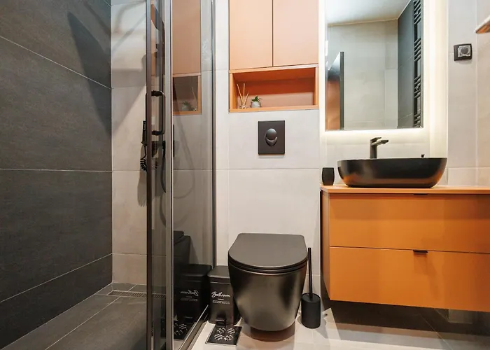 T & T - 2 Bedrooms شقة *