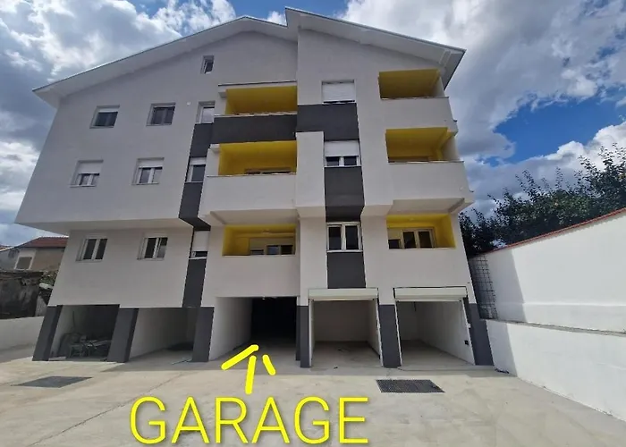 T & T - 2 Bedrooms شقة *